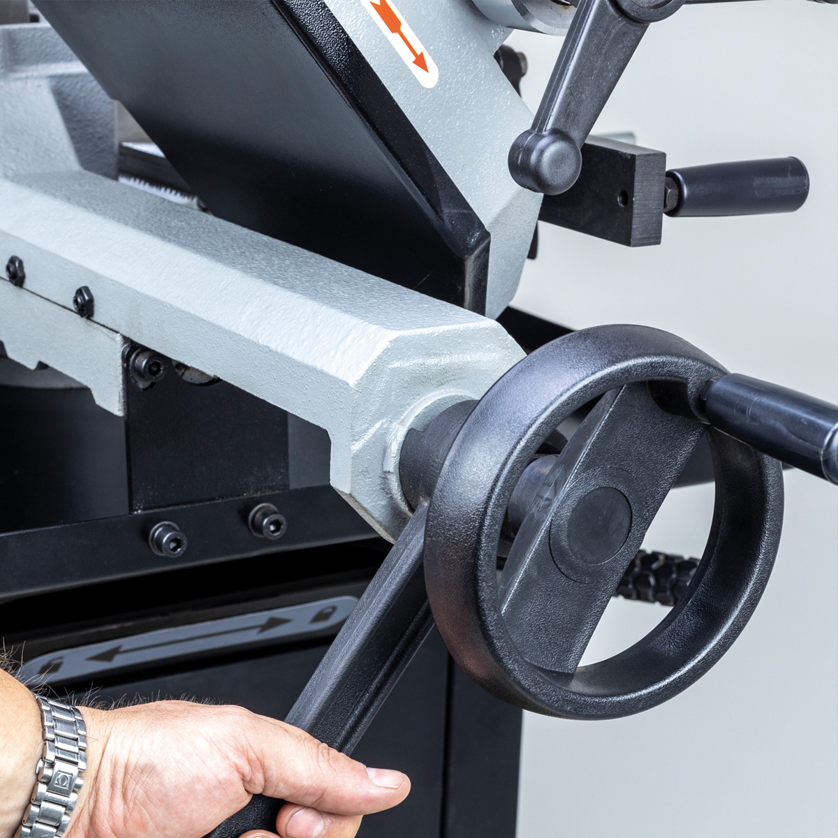SIP 10 Inch Vari-Speed Swivel Head Metal Bandsaw